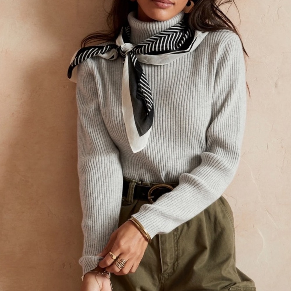 Banana Republic Cozy Ribbed Winter Snow Turtleneck Sweater Gray Heather (size L)